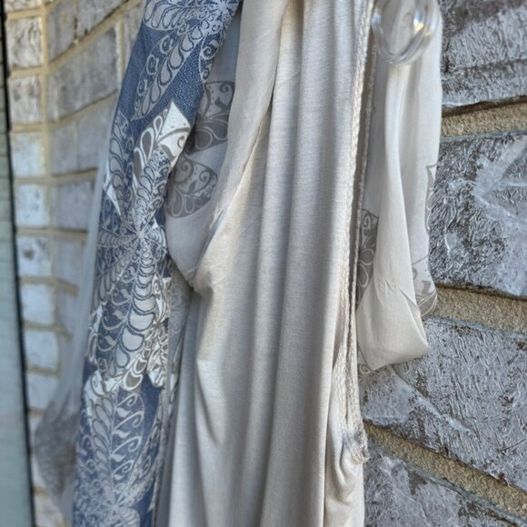 Gigi Moda Short Sleeve V-Neck Silk Leaf Print Blouse Women's Size L - Picture 5 of 7